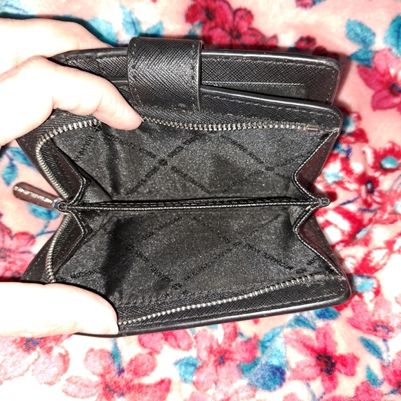 Michael Kors Medium Crossgrain Leather Wallet - Picture 4 of 10